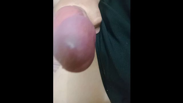 Guy Jerks Off Before Gym