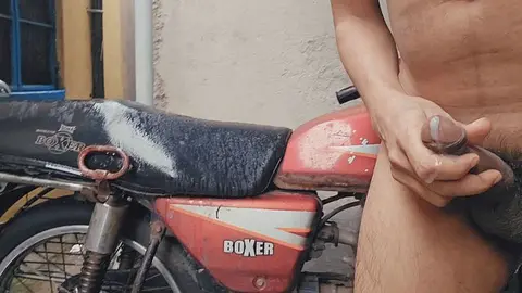 Horny Guy Masturbates Outdoors, Cums Fast to Avoid Getting Caught