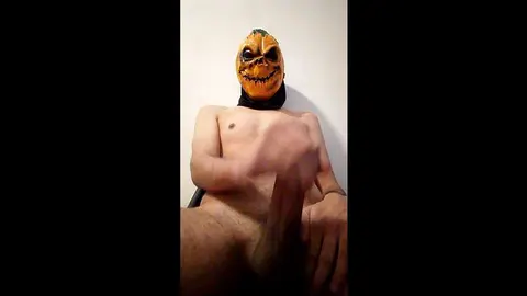 Muscular Guy Masturbates on Camera