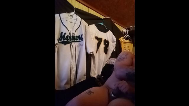 Guy Masturbates in Morning