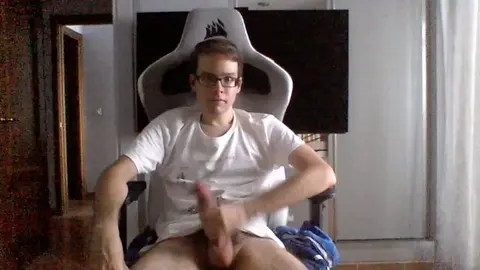 Madmikels Endures Relentless Fisting and Thrusting