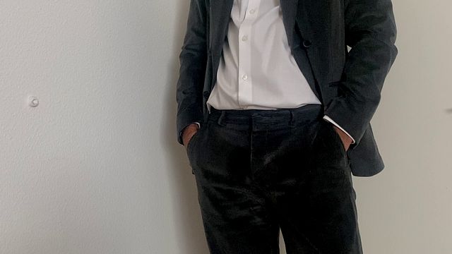 Executive Jerks Off in Reverse POV Office Scene