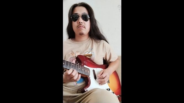 Guitarist Gets Deepthroat in Intimate Moment
