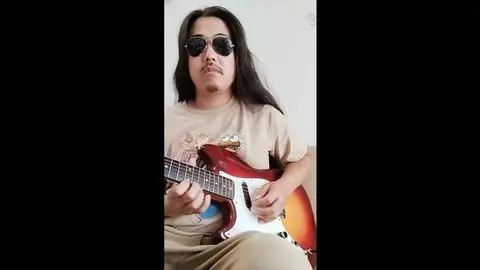 Guitarist Gets Deepthroat in Intimate Moment