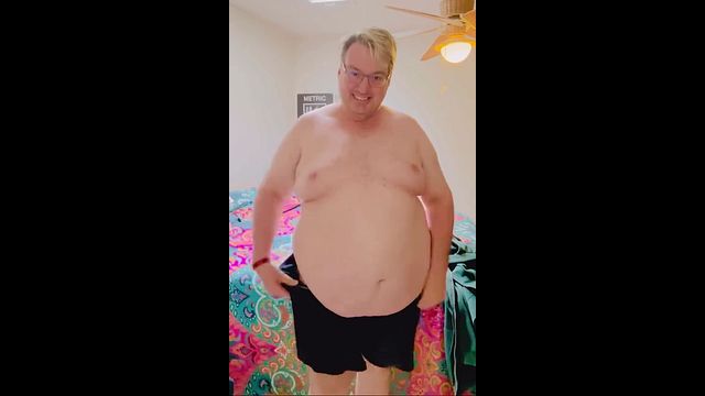 Belly Lover Shows Off Big Gut
