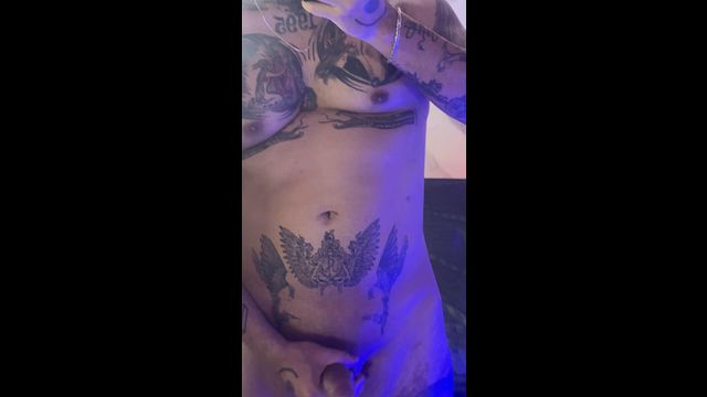 Guy Masturbates in Front of Mirror Solo
