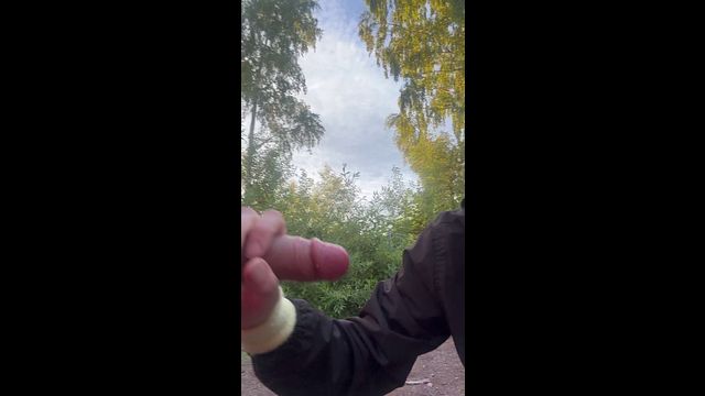 Guy Masturbates in Solo Action