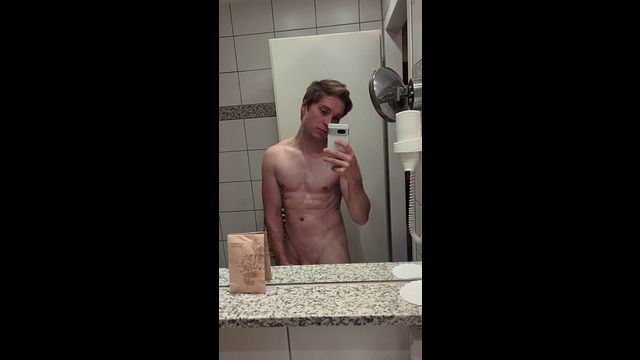Solo Guy Jerks Off in Hotel Room