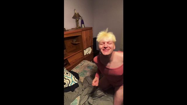 Twink Shows Off in Thong Twerking