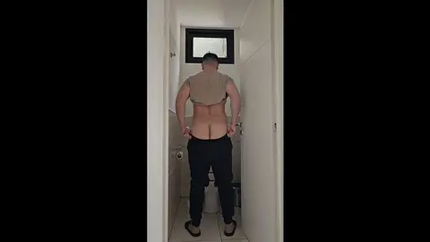 Gay Twink Shakes His Ass in Tease