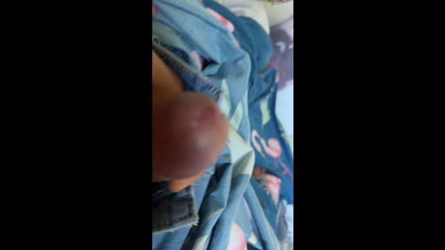 Guy Masturbates with Hand