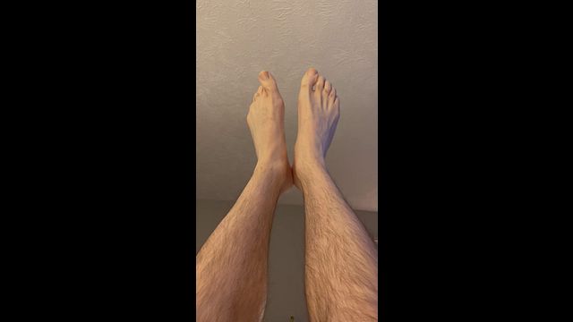 Hairy Guy Shows Off Size 13 Feet