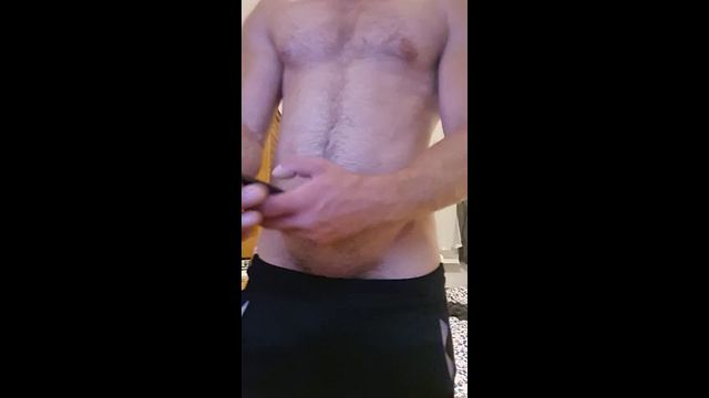 Muscular Bodybuilder Masturbates at Home