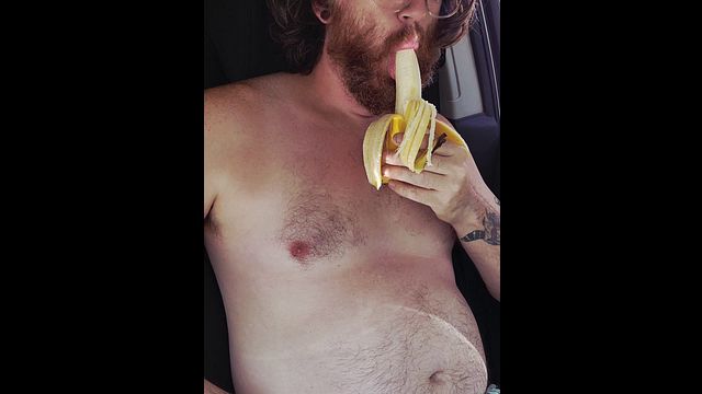 Nerdy Dadbod Gets Deepthroat Action