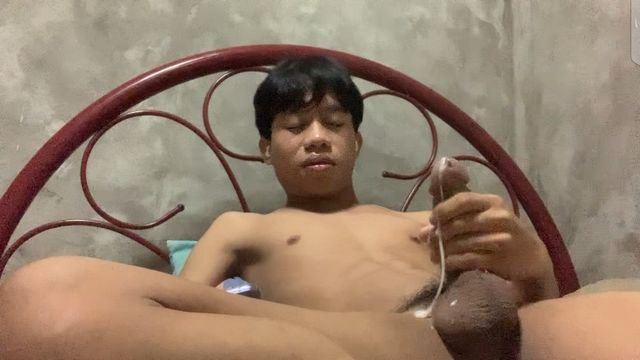 Solo Guy Masturbates to Orgasm