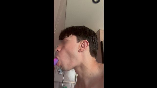 Young Twink Gives Oral Sex in Training Session
