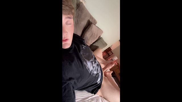 Shy Guy Wanks to Cum in Full Body Shot