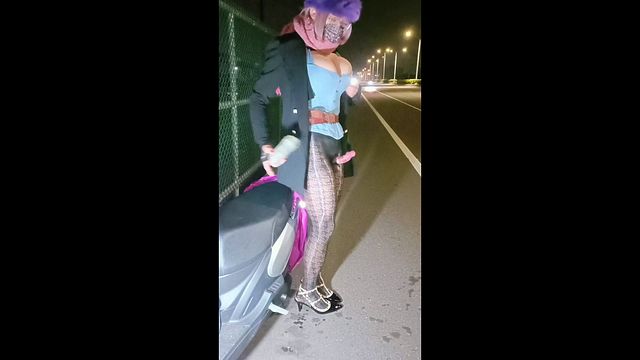 Kitten Follows Audience Instructions to Cumshot