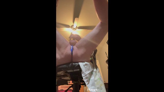 Guy Blows Cock in Car