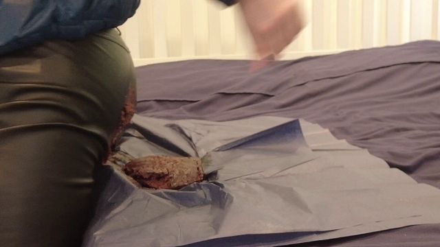 Guy Cums on Chocolate Cake in Leather Pants