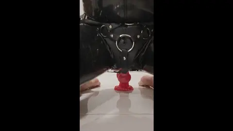 Knoten Dildo Training in Latex Catsuit with Tight Fit