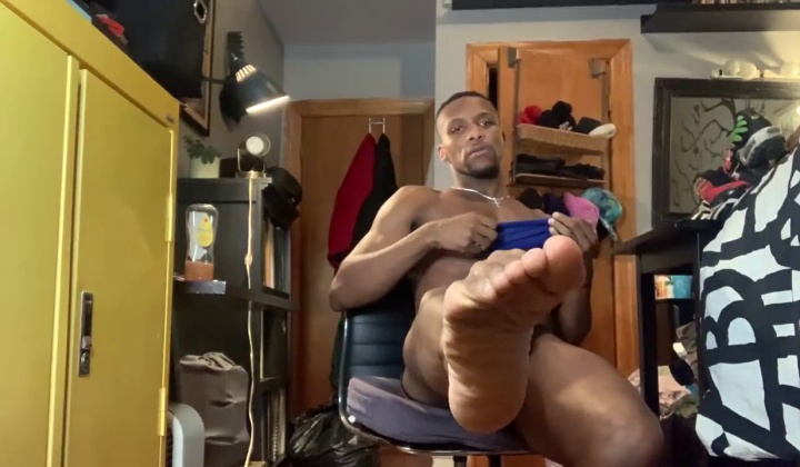 Andre Donovan Enjoys Foot Worship Session