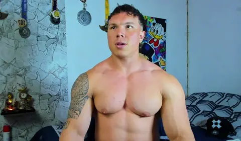 Muscular Bodybuilder Shows Off Nipples