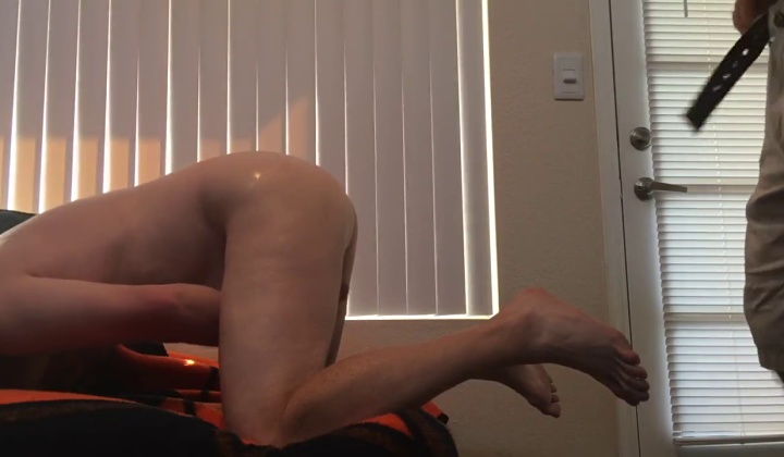 Young Twink Unloads cum