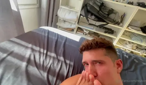 Foot Worship with Gay Twinks