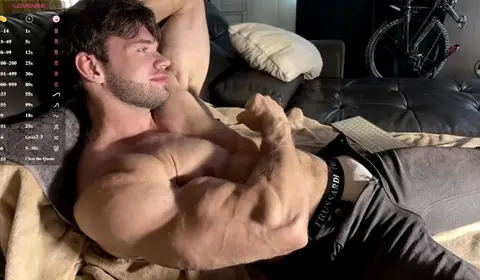 Muscle Guy Shows Off His Physique