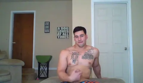 Gay Bareback Sex with Muscular Tops