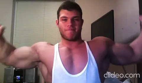 Bodybuilder Shows Off Cumming Skills
