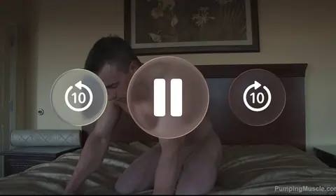 Muscle Guy Gives Intense Blowjob