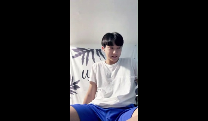 Straight Guy Gets Interviewed and Seduced