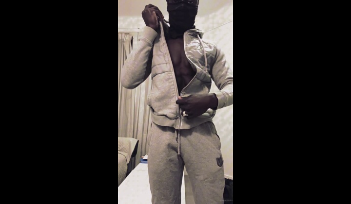Solo Guy Masturbates in Intimate Session