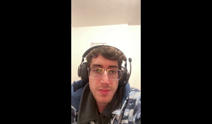 Nerd Masturbates in Solo Action