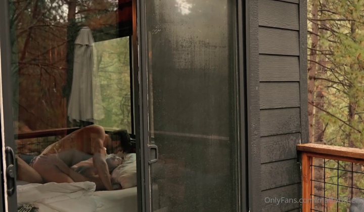 Bears in Cabin: Hairy Matthew Dubbe Fucks Chris Salvatore