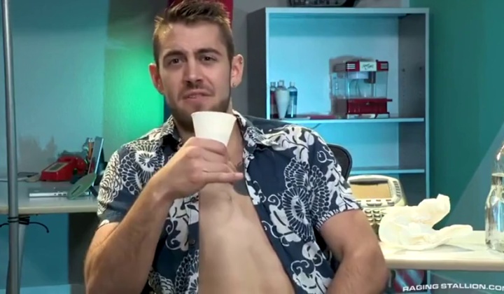 Solo Guy Masturbates at Station