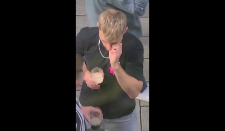 Gay Voyeur Spies on Naked Men