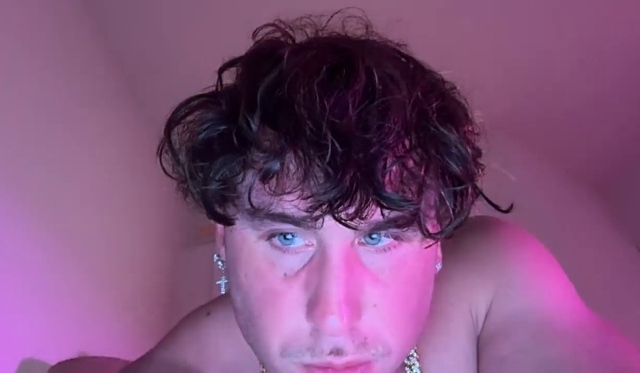 Hunk Masturbates to Climax While on Phone