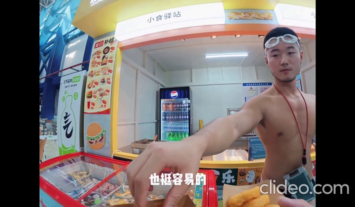 Muscle Hunk Enjoys Reverse Fucking at Waterpark