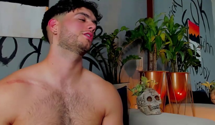 Horny Guy Performs Live Cam Show