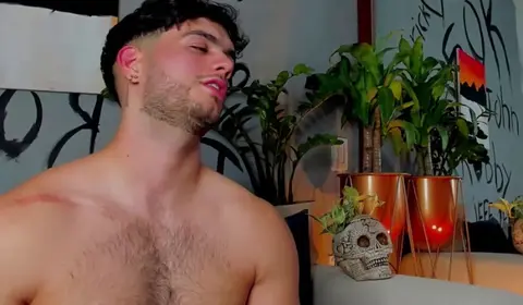Horny Guy Performs Live Cam Show
