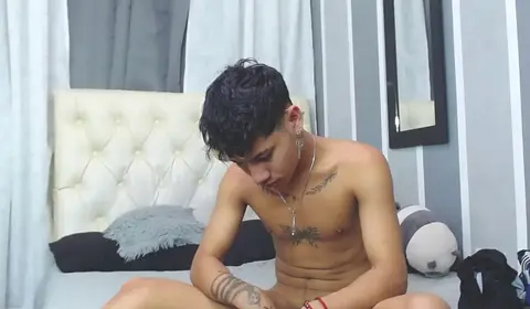 Twinks Engage in Passionate Oral Sex