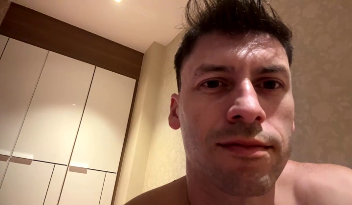Hung Guy Masturbates on Bed