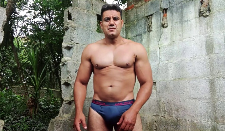 Gay Bareback Sex with Muscular Tops