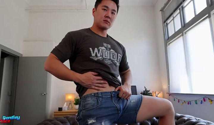Chase Landon Gets Seduced and Fucked