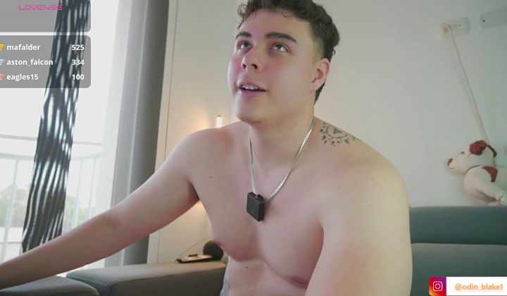 Beefy Guy Jerks Off and Cums
