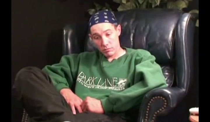 Straight Guy Gives First Blow Job