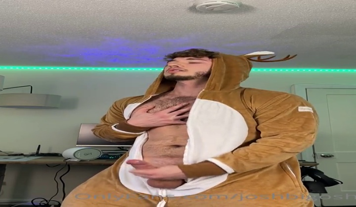 Guy Masturbates in Onesie